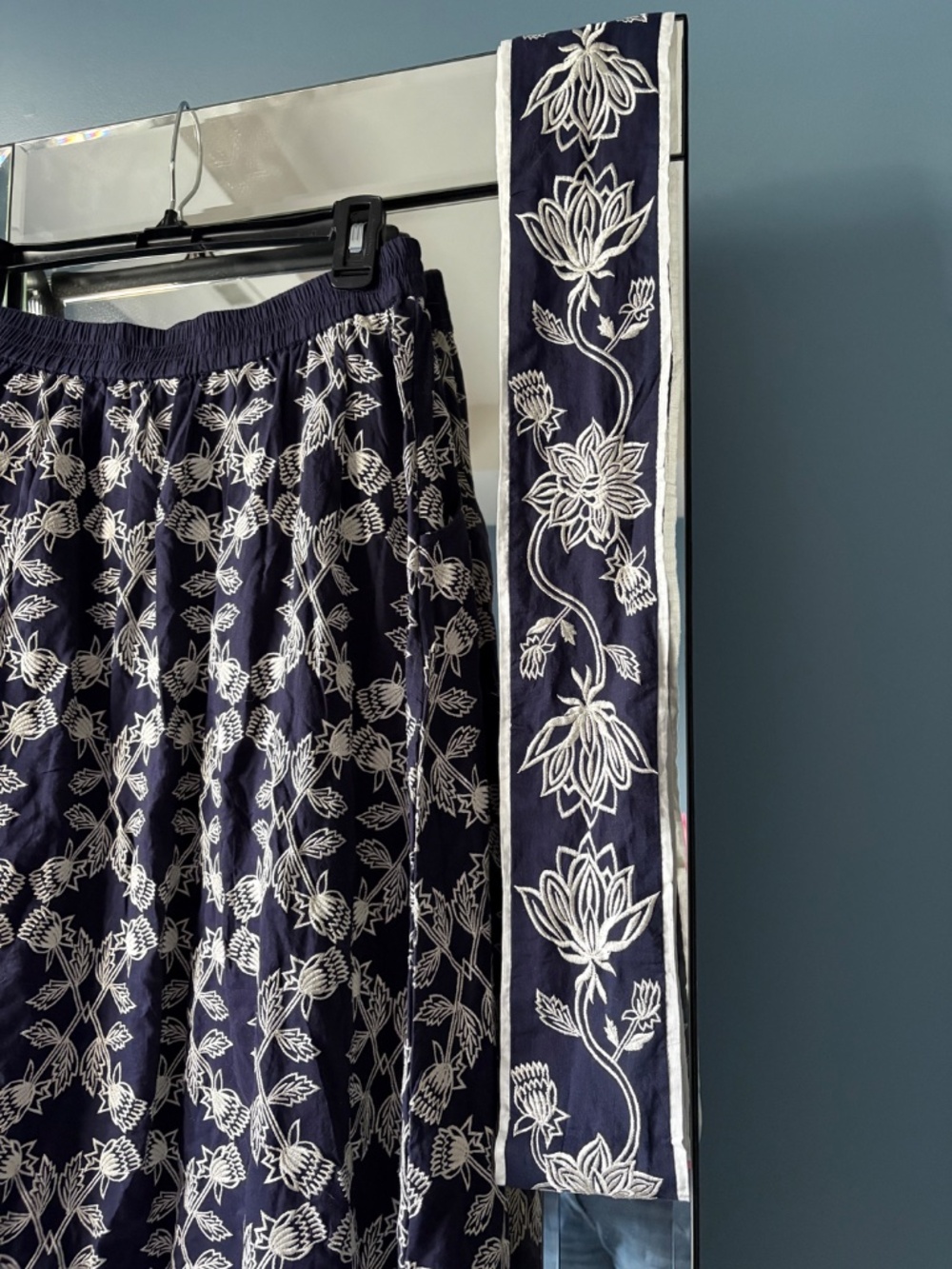 Sue Sartor Navy Flounce Skirt with White Floral Embroidery- Size L- NWOT - Picture 6 of 6
